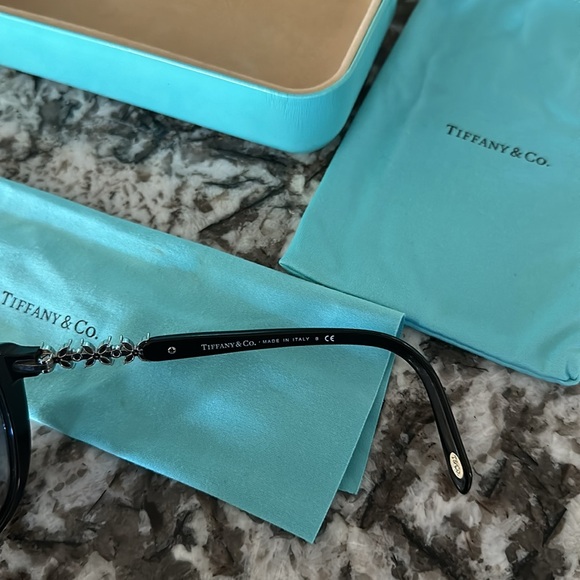 Tiffany & Co. sunglasses - Picture 4 of 6